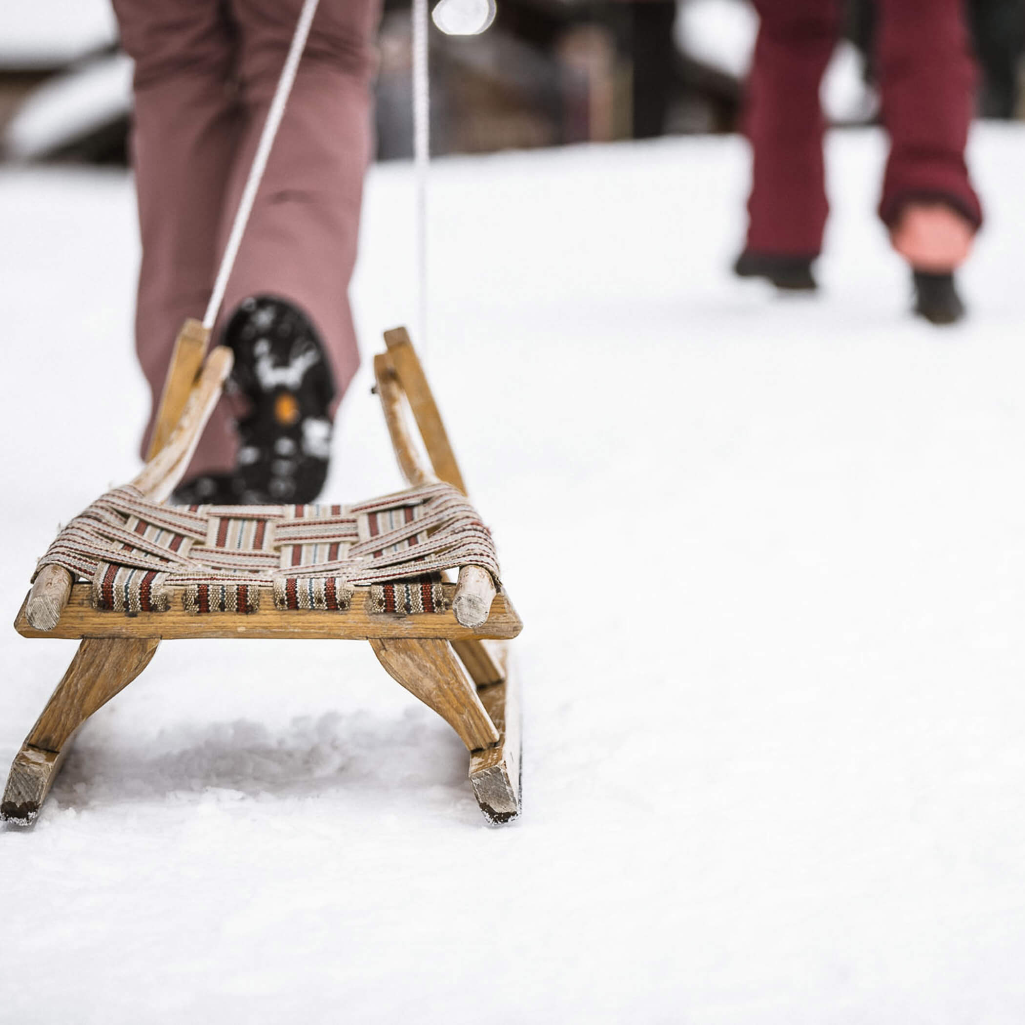 Schlitten wird auf die Alm gezogen - OLM Nature Escape
