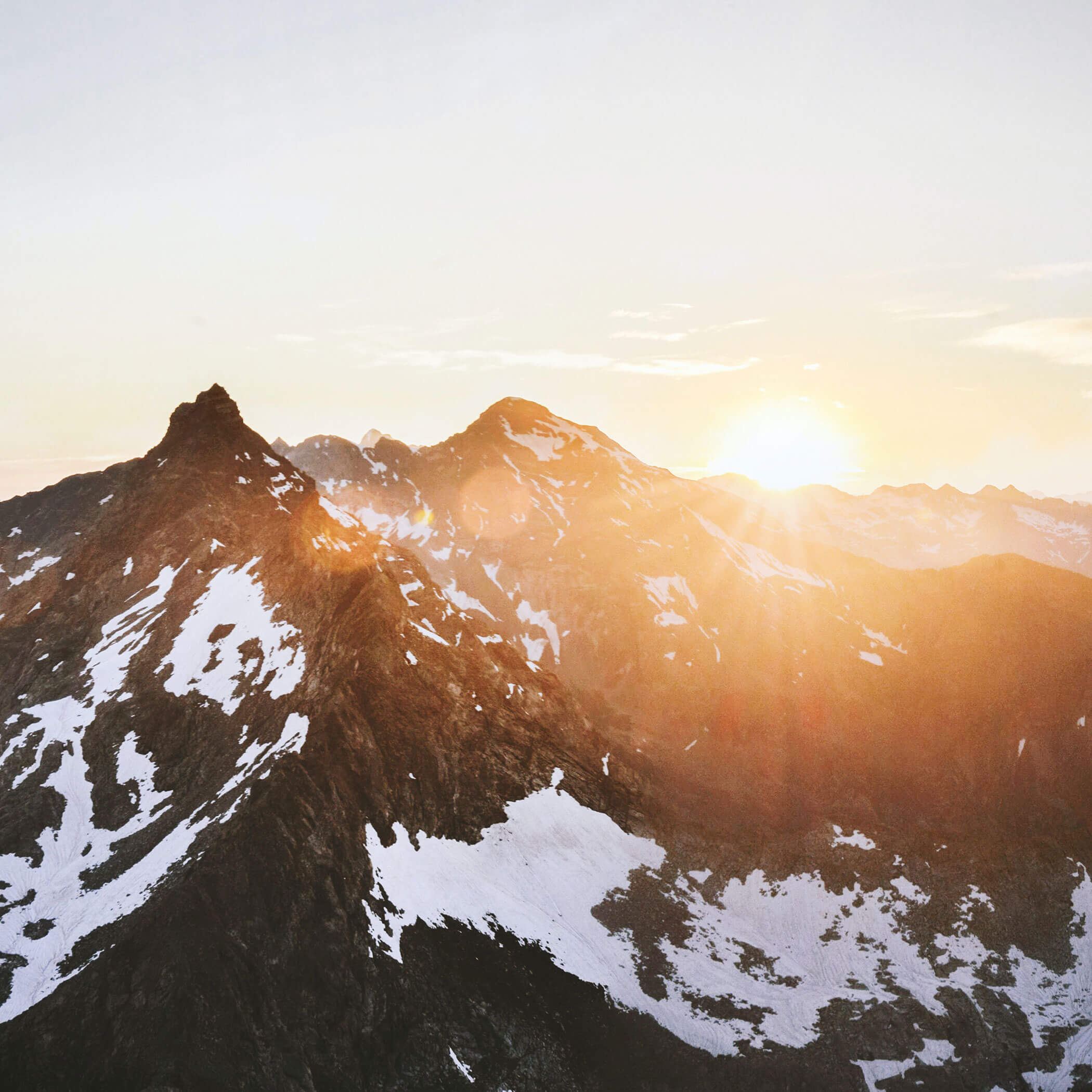 The sun sets behind the mountains - OLM Nature Escape