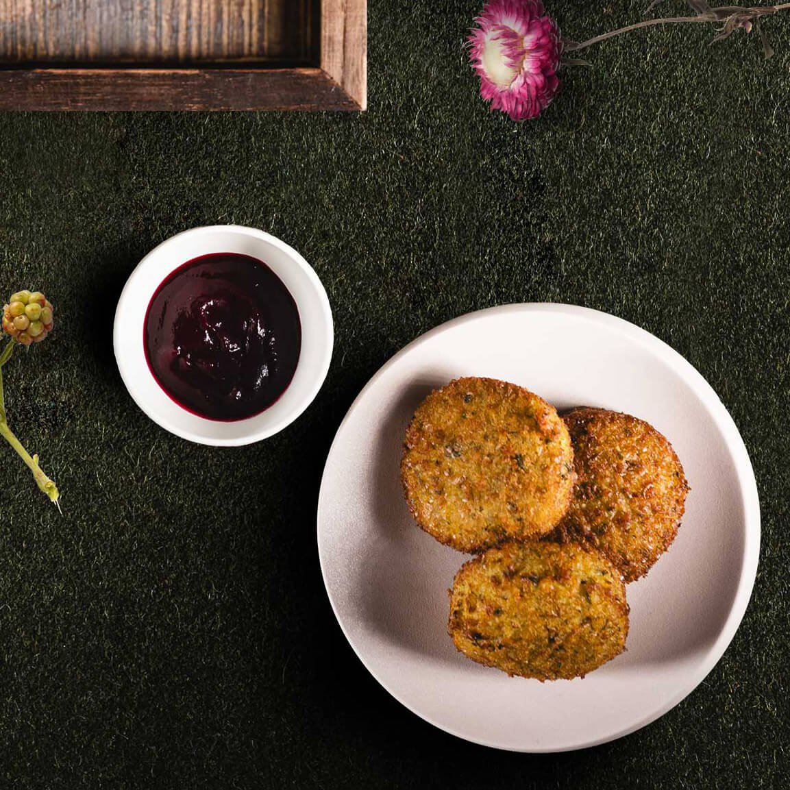 Frittierte Knödel mit Preiselbeermarmelade - OLM Nature Escape