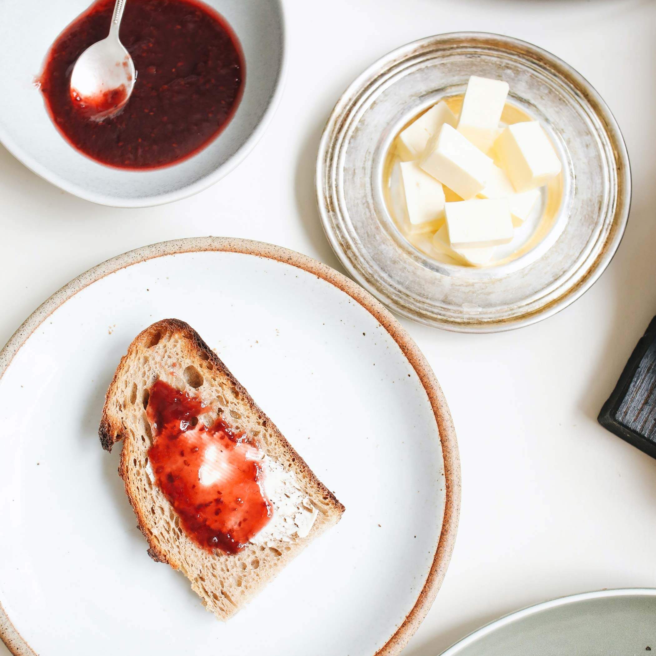 Burro e marmellata sul pane - OLM Nature Escape