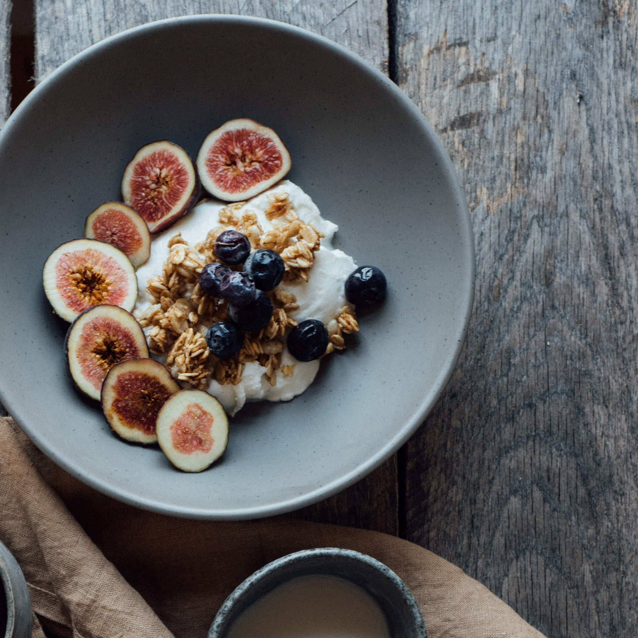 Jogurth mit Müsli und Feigen - OLM Nature Escape