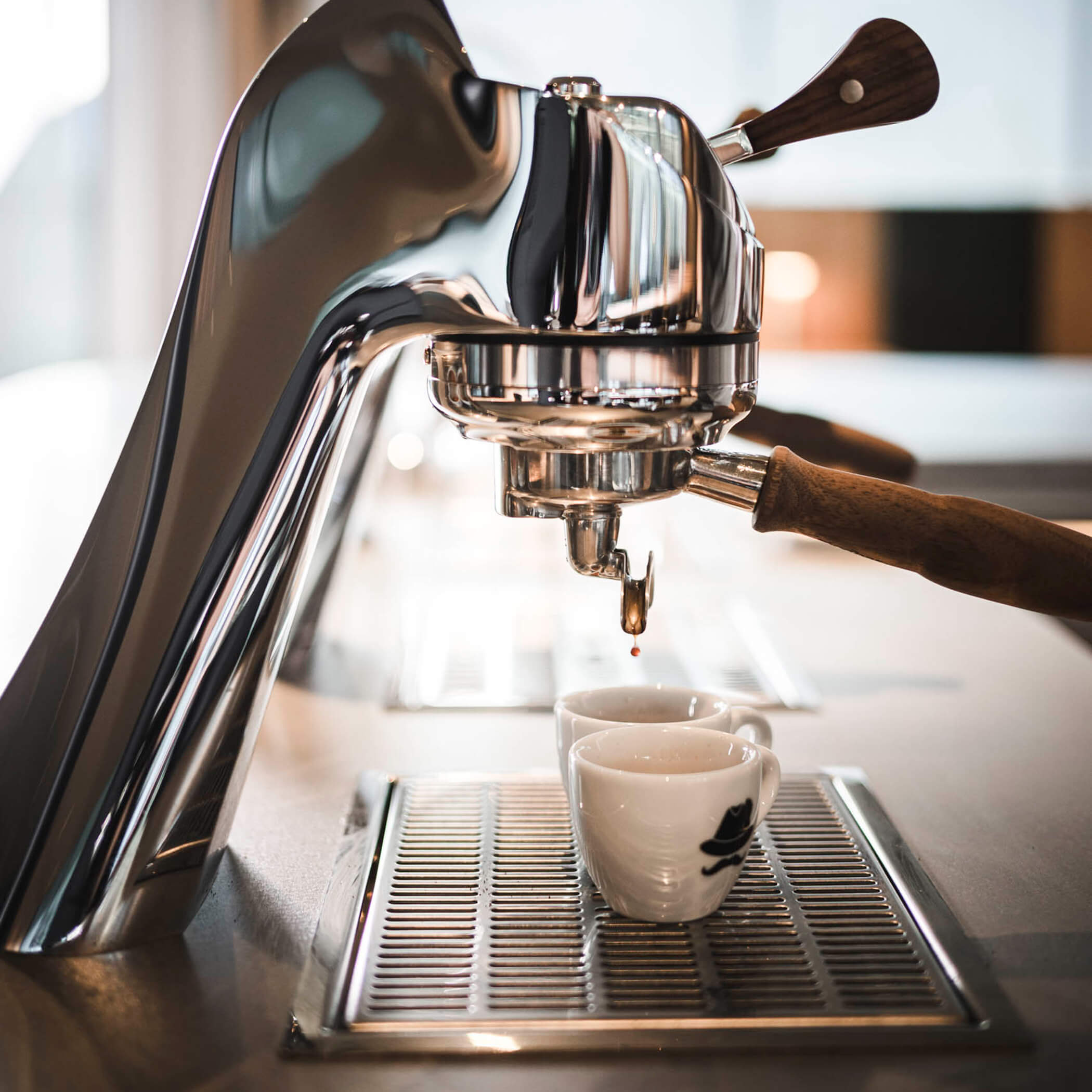 Kaffeemaschiene beim Espresso machen - OLM Nature Escape