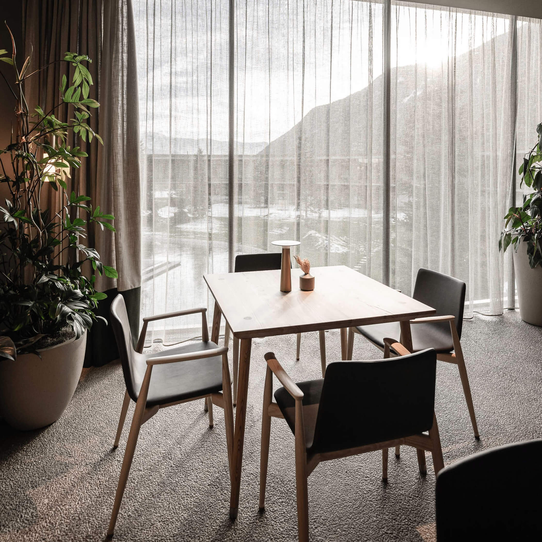 Tavolo da colazione con quattro sedie - OLM Nature Escape