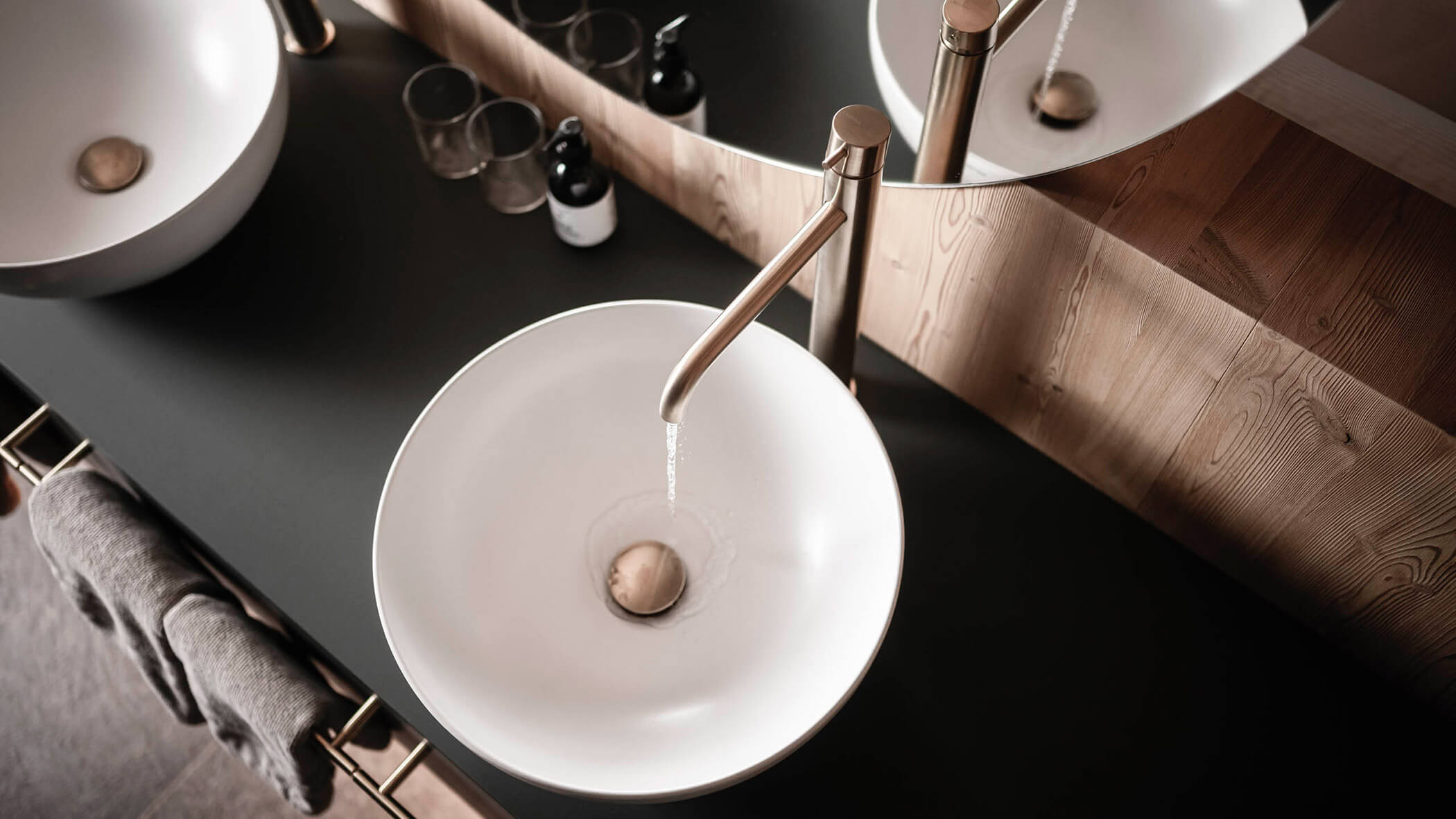 Doppelwaschbecken im Badezimmer der Apartsuite Double - OLM Nature Escape