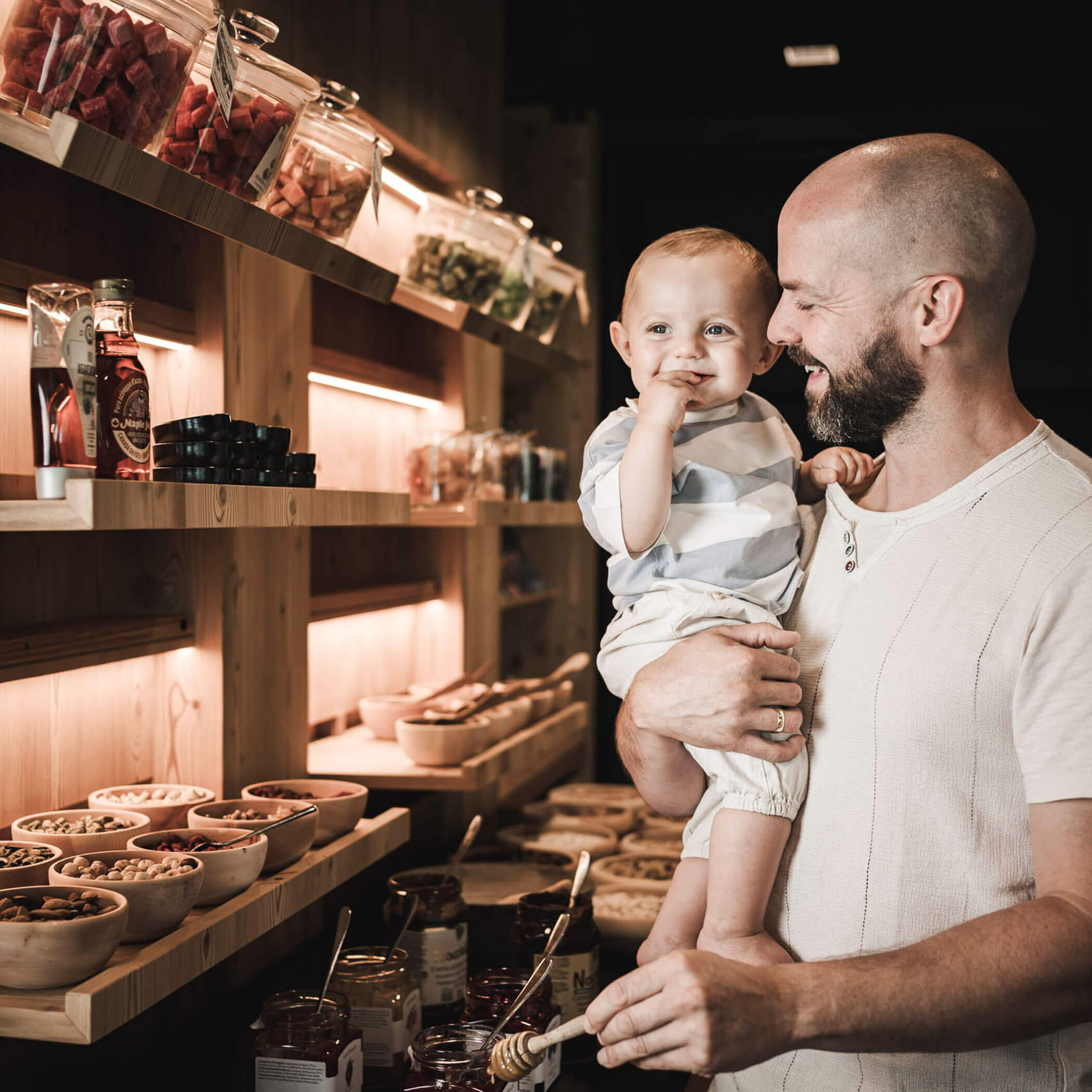 Famiglia a colazione