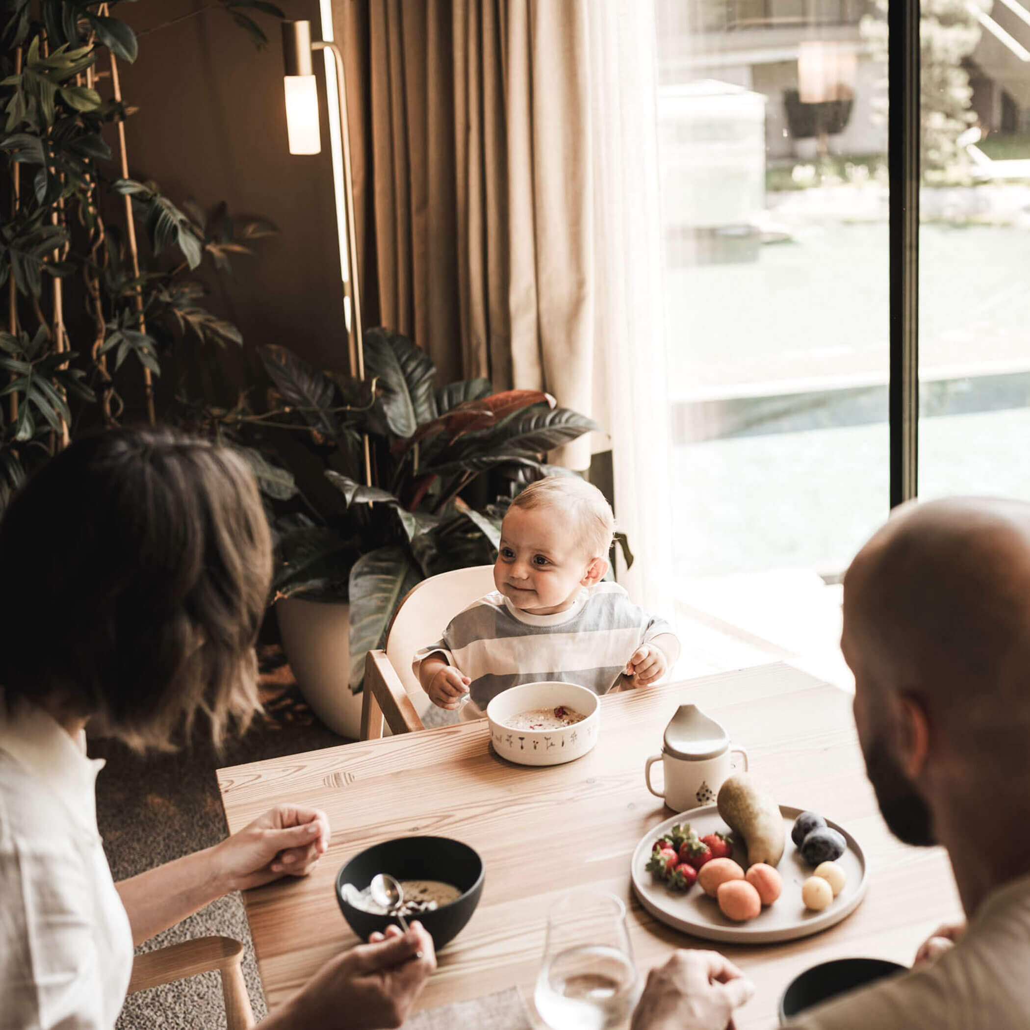 Famiglia a colazione