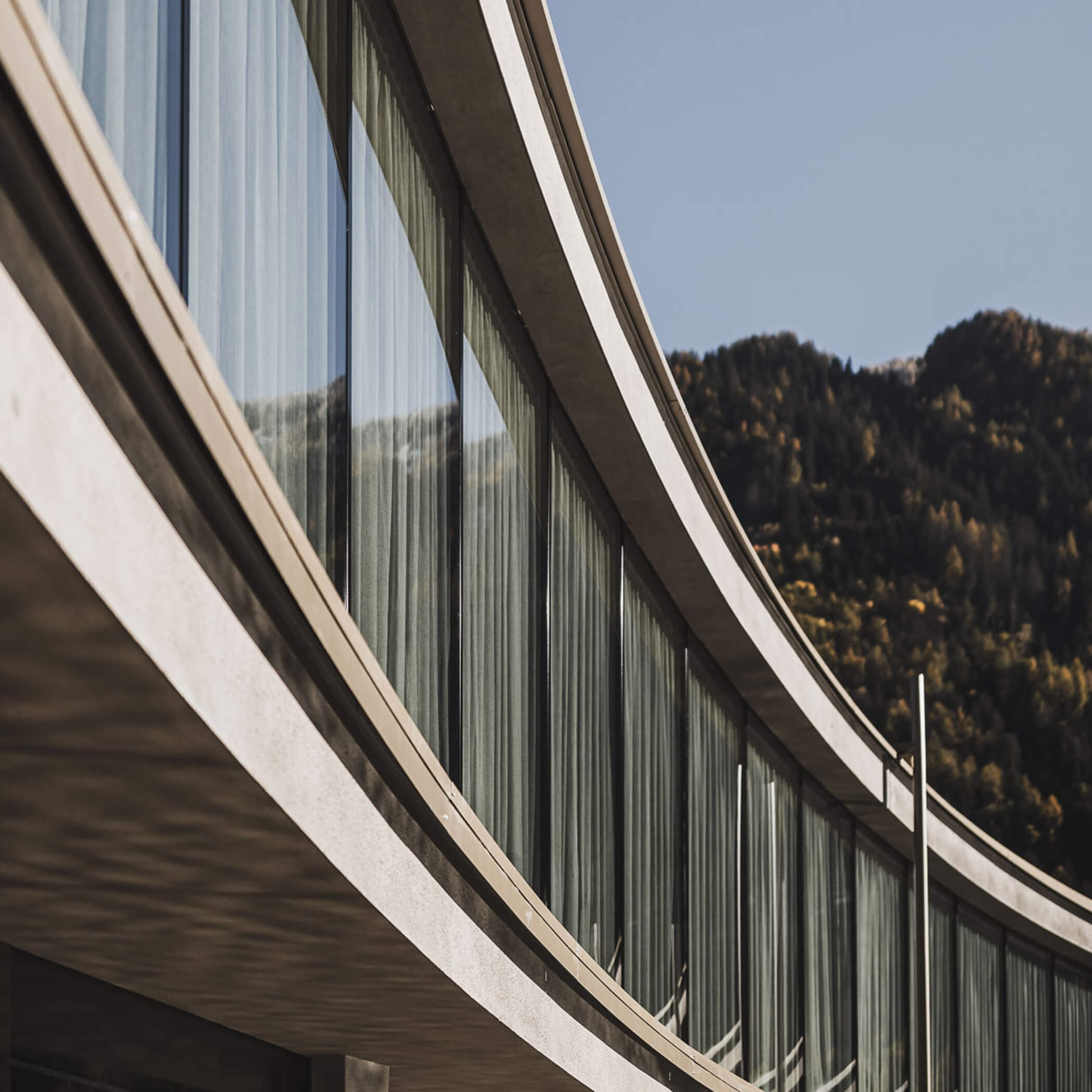 Glass front in the courtyard - OLM Nature Escape