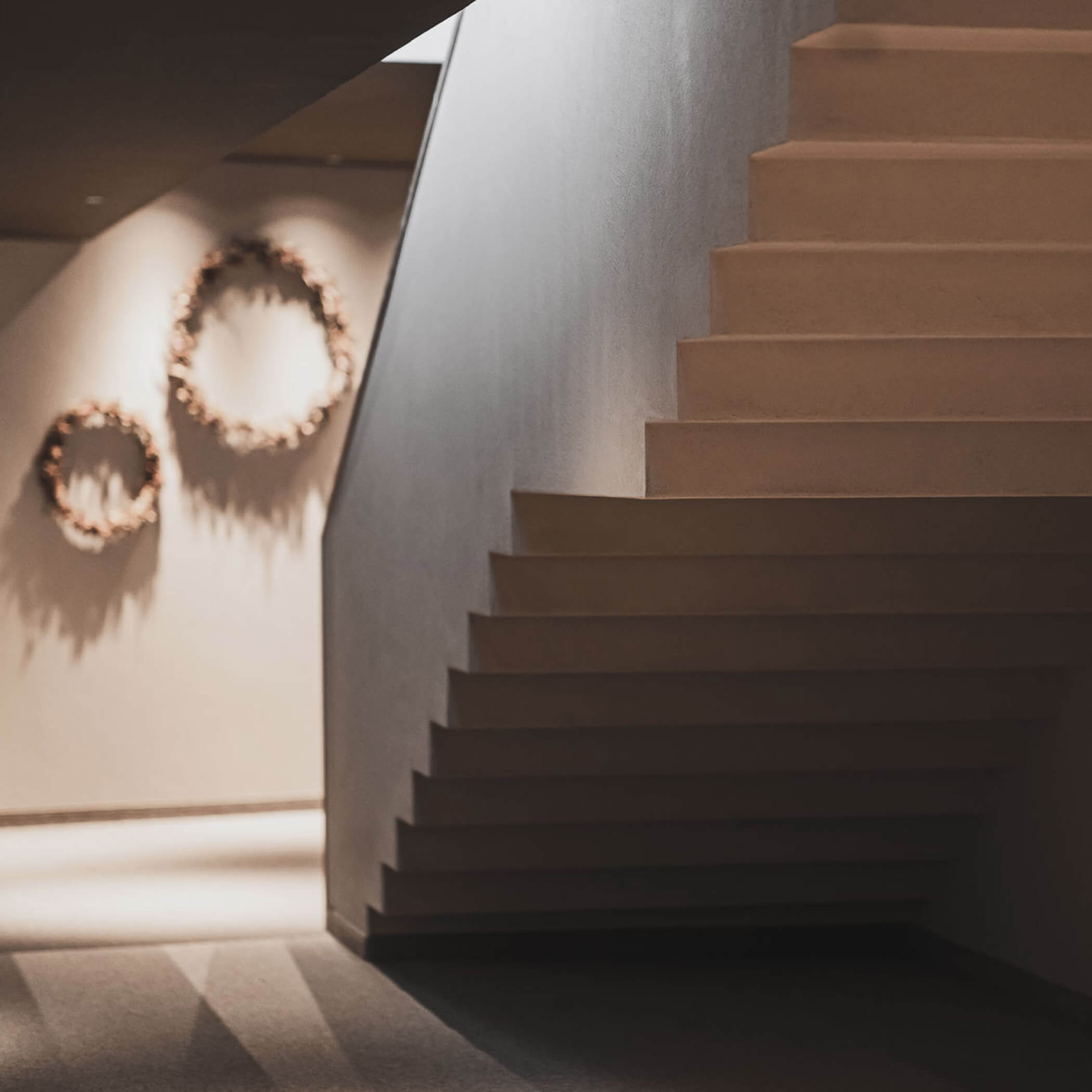 Stiegenhaus mit Trockenblumendeko - OLM Nature Escape