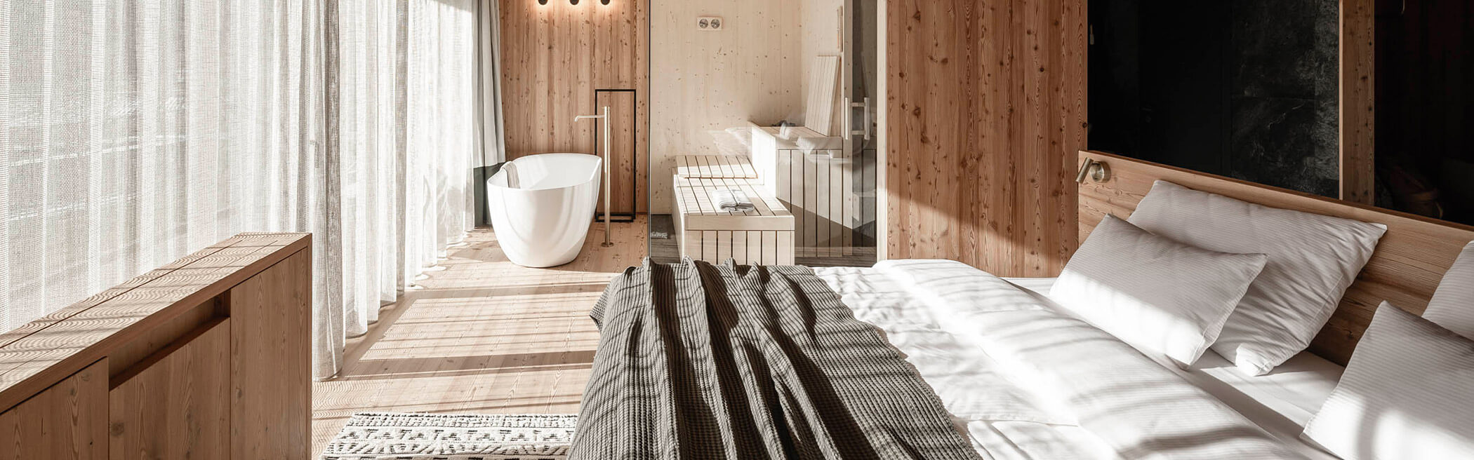 Eco ApartSuite mit Kingsize-Bett, privater Sauna und freistehender Badewanne - OLM Nature Escape