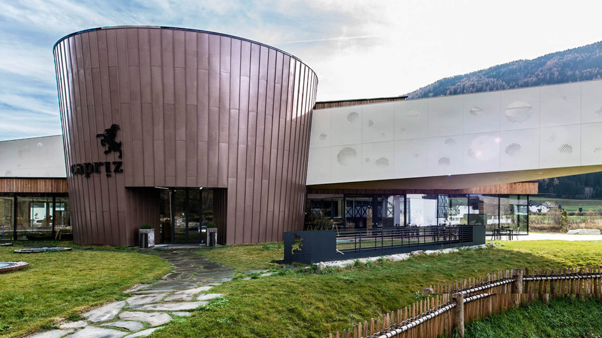 Il caseificio Capriz dall'esterno - OLM Nature Escape