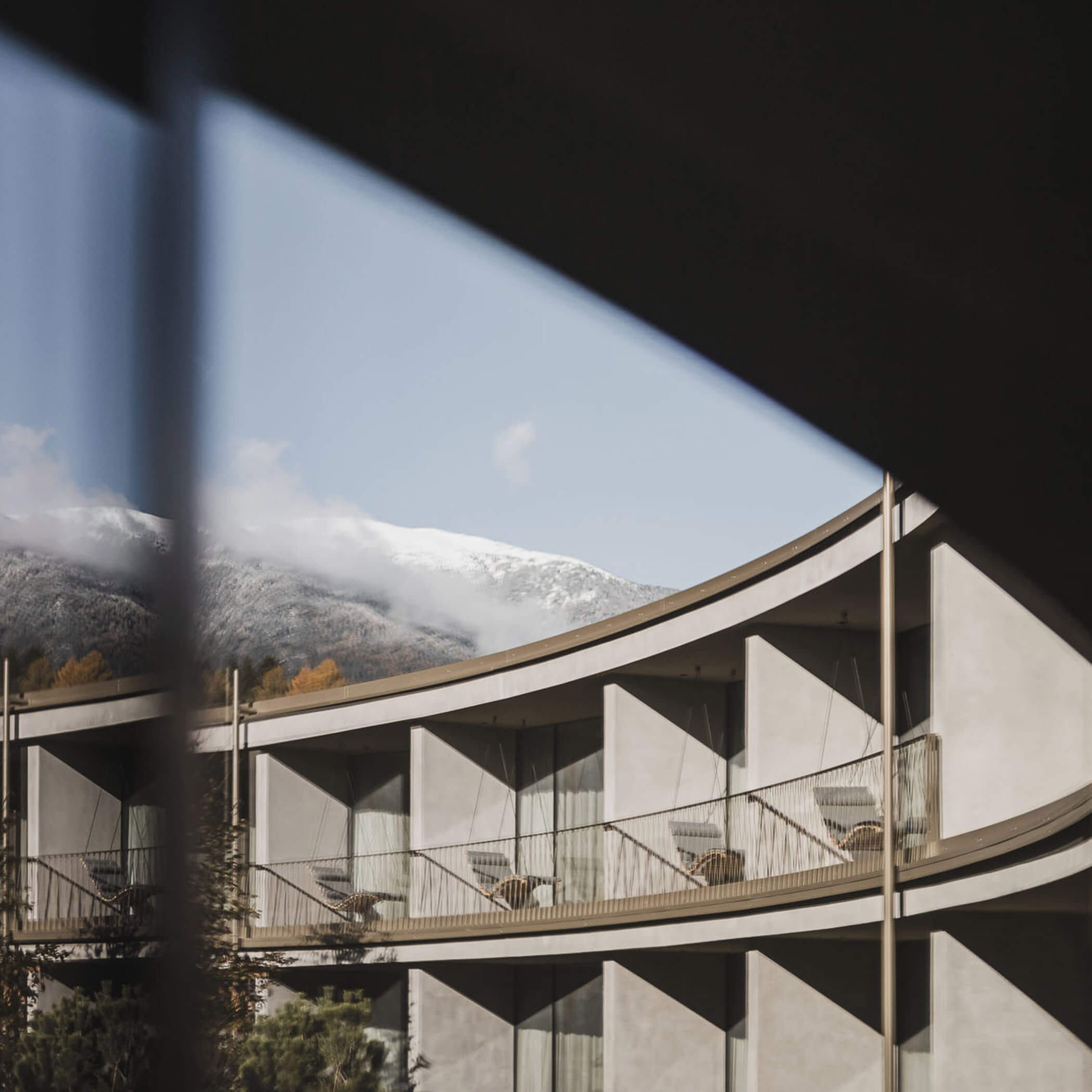 Balkone der ApartSuiten mit Schaukeln - OLM Nature Escape